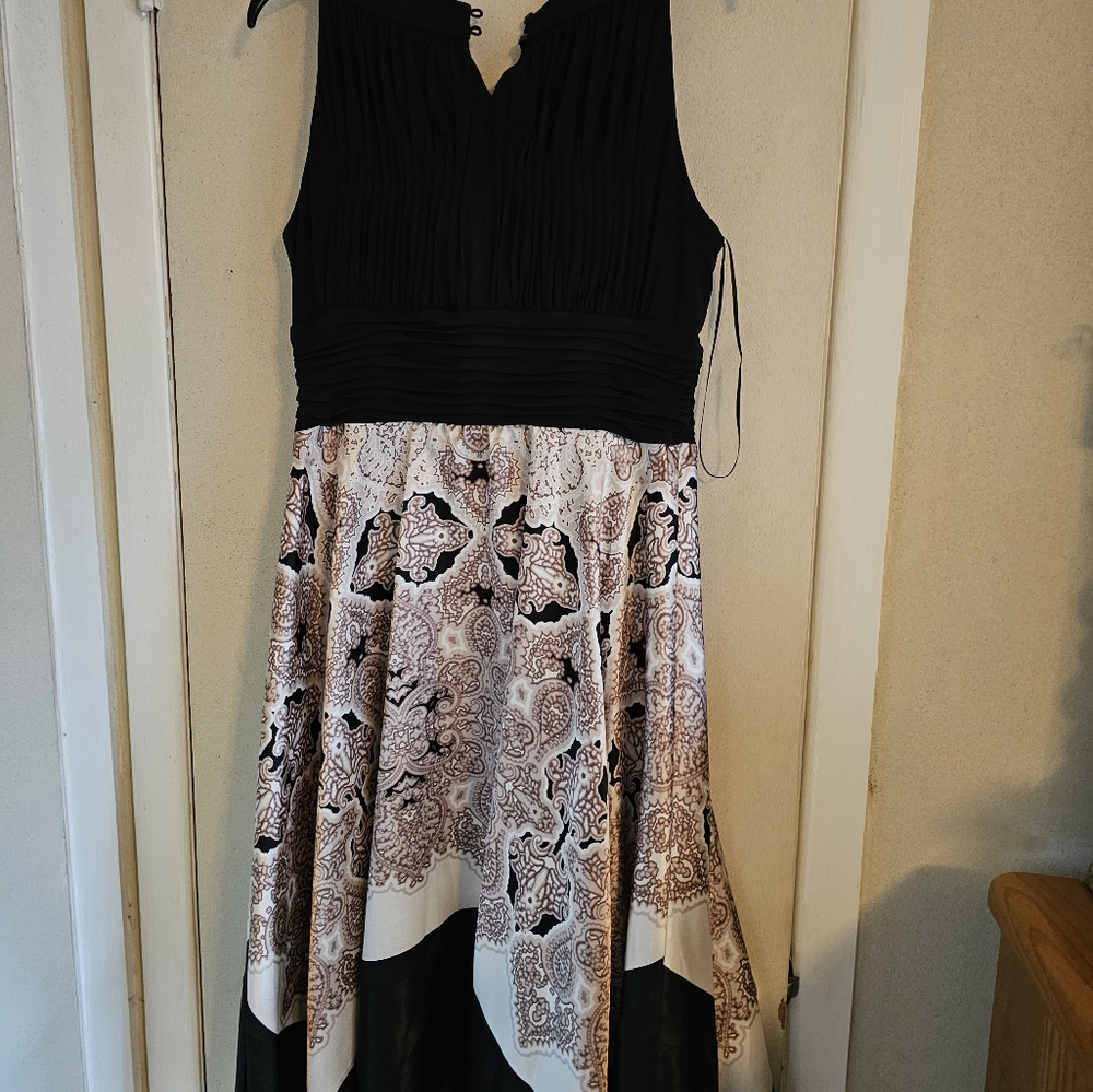 Dress - Picture 4 of 4